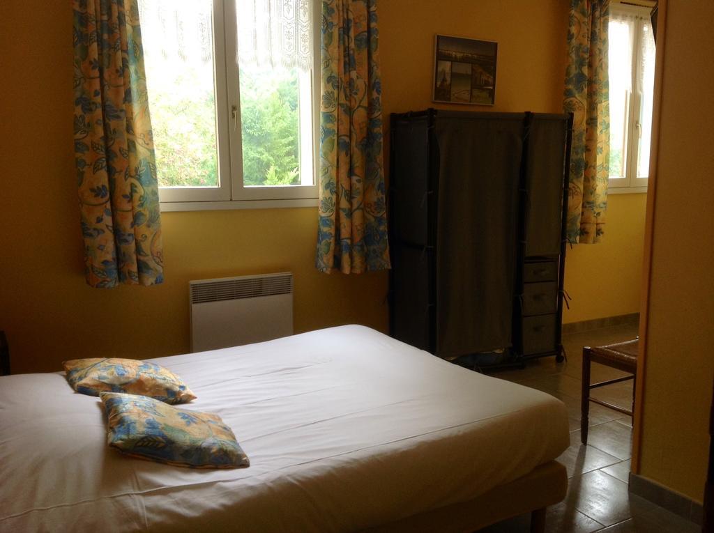 Logis Auberge De La Plaine La Rothière 部屋 写真