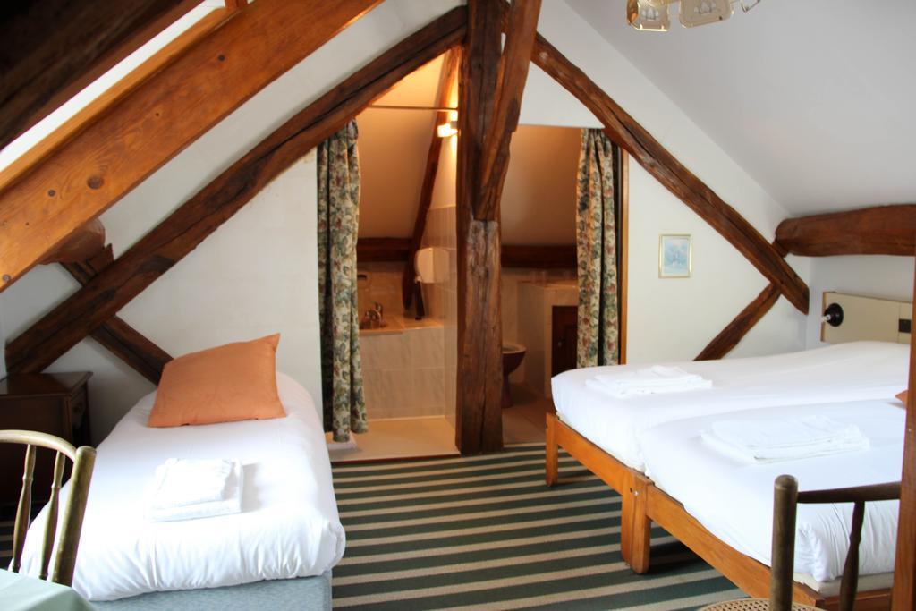 Logis Auberge De La Plaine La Rothière 部屋 写真