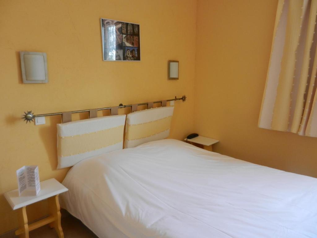 Logis Auberge De La Plaine La Rothière 部屋 写真