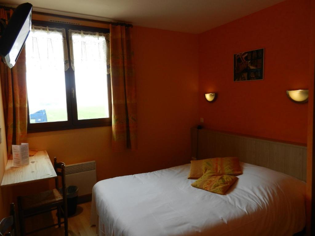 Logis Auberge De La Plaine La Rothière 部屋 写真