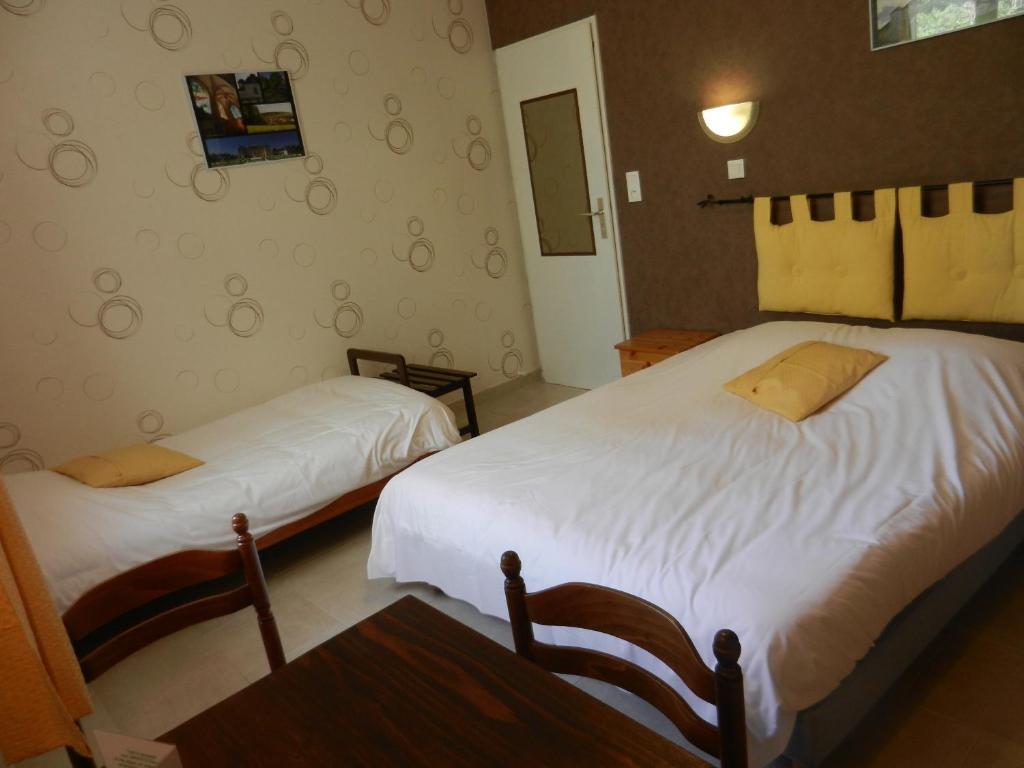 Logis Auberge De La Plaine La Rothière 部屋 写真